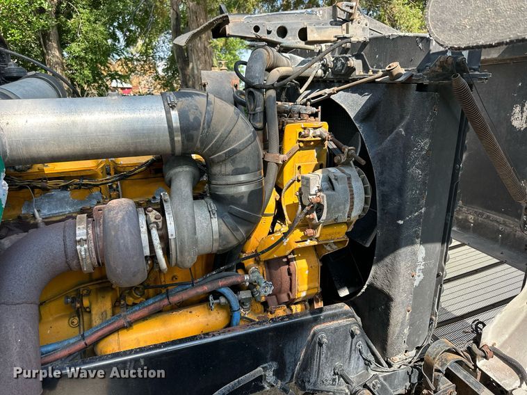 image for item KL9013 1981 Peterbilt 359  semi truck