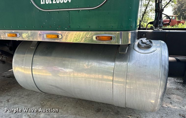 image for item KL9013 1981 Peterbilt 359  semi truck