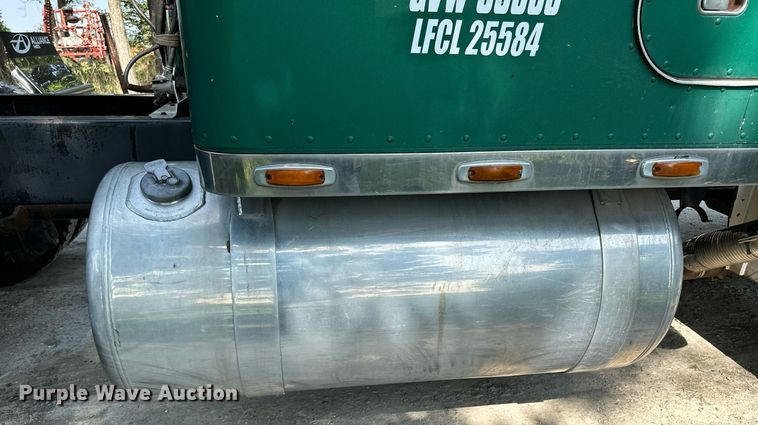 image for item KL9013 1981 Peterbilt 359  semi truck