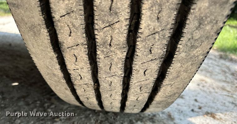 image for item KL9013 1981 Peterbilt 359  semi truck