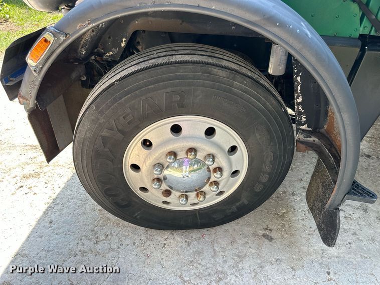 image for item KL9013 1981 Peterbilt 359  semi truck