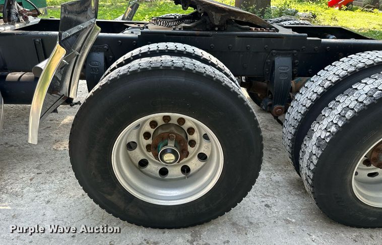 image for item KL9013 1981 Peterbilt 359  semi truck