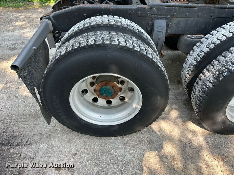 image for item KL9013 1981 Peterbilt 359  semi truck