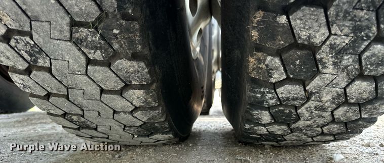 image for item KL9013 1981 Peterbilt 359  semi truck