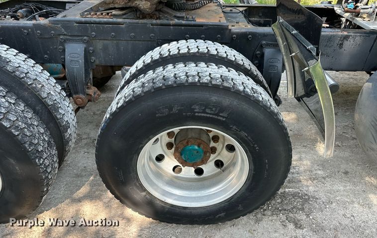 image for item KL9013 1981 Peterbilt 359  semi truck