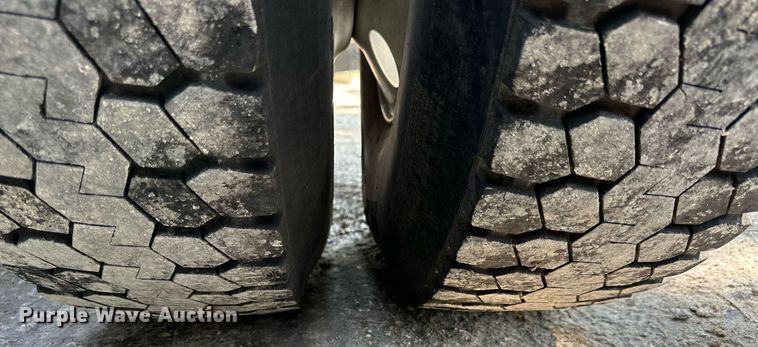 image for item KL9013 1981 Peterbilt 359  semi truck