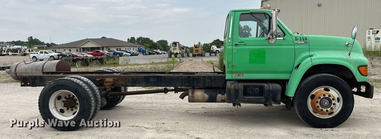 image for item LB9028 1997 Ford F800  truck cab and chassis