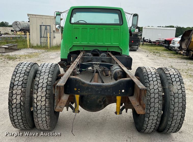 image for item LB9028 1997 Ford F800  truck cab and chassis