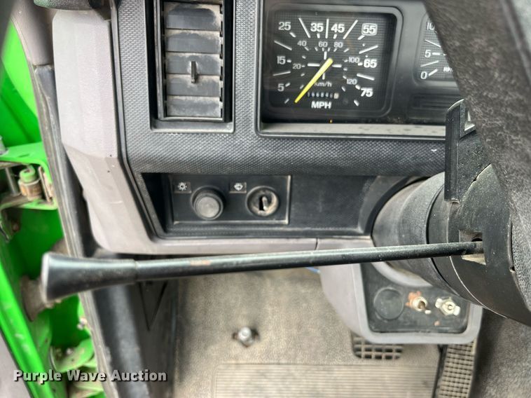 image for item LB9028 1997 Ford F800  truck cab and chassis