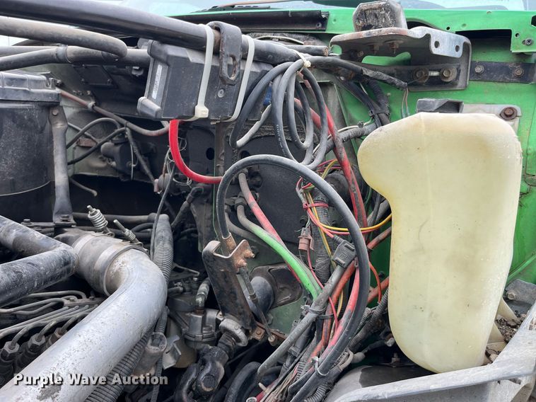 image for item LB9028 1997 Ford F800  truck cab and chassis