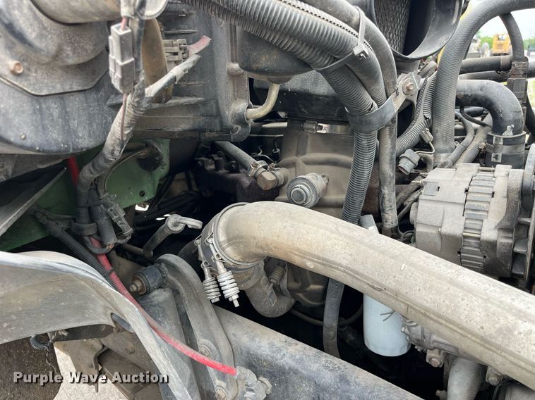 image for item LB9028 1997 Ford F800  truck cab and chassis