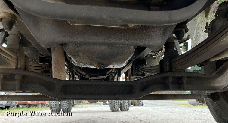 image for item LB9028 1997 Ford F800  truck cab and chassis