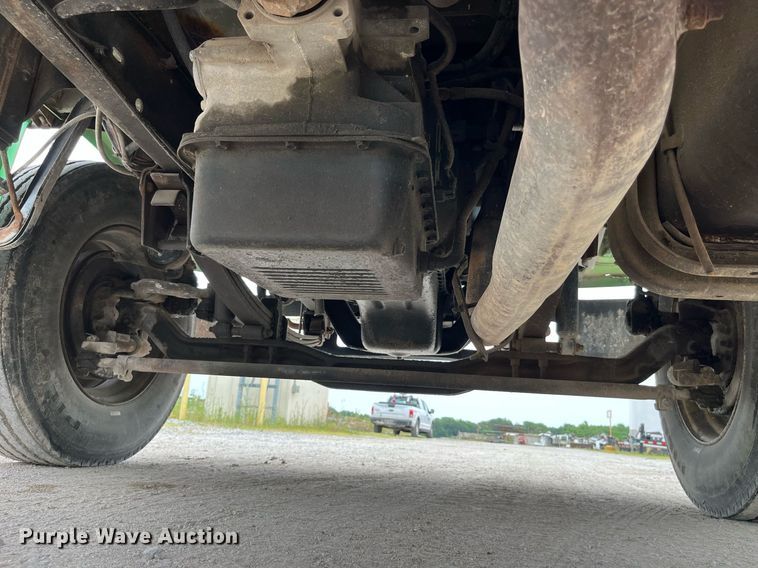 image for item LB9028 1997 Ford F800  truck cab and chassis