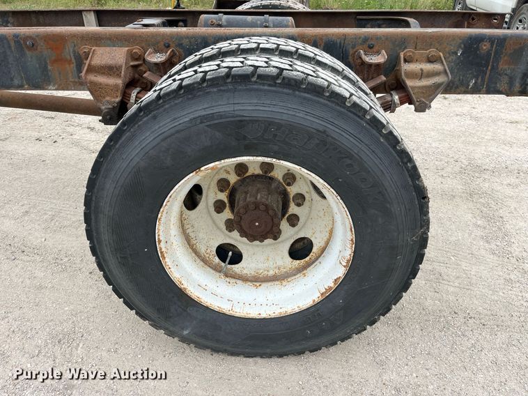 image for item LB9028 1997 Ford F800  truck cab and chassis