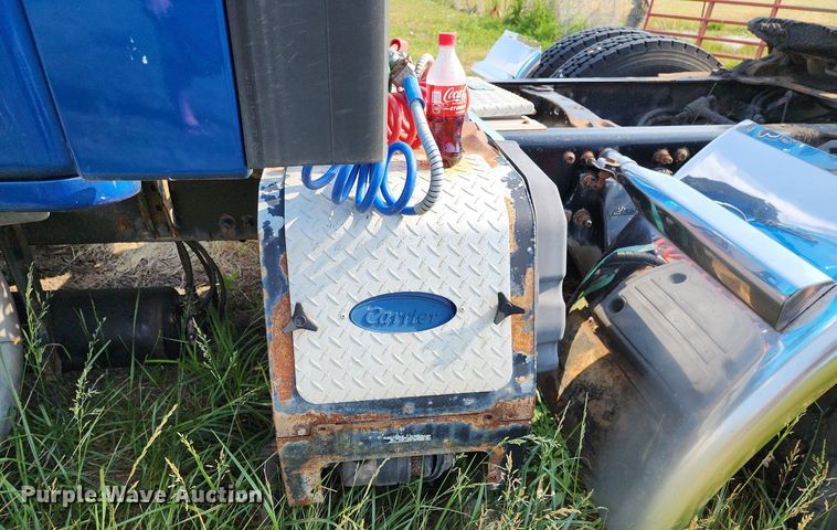 image for item LE9124 2013 Freightliner Cascadia  semi truck