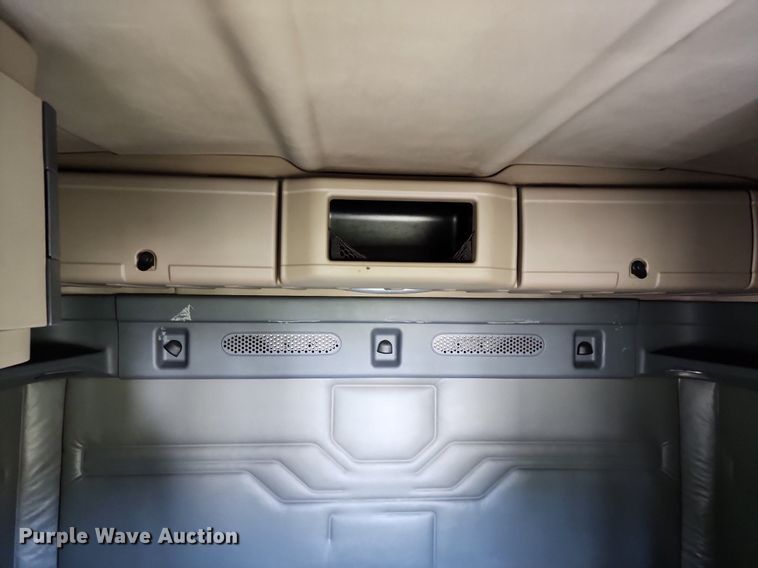 image for item LE9124 2013 Freightliner Cascadia  semi truck