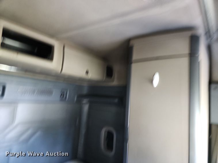 image for item LE9124 2013 Freightliner Cascadia  semi truck