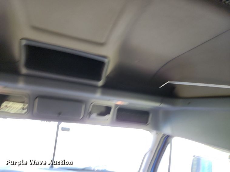 image for item LE9124 2013 Freightliner Cascadia  semi truck