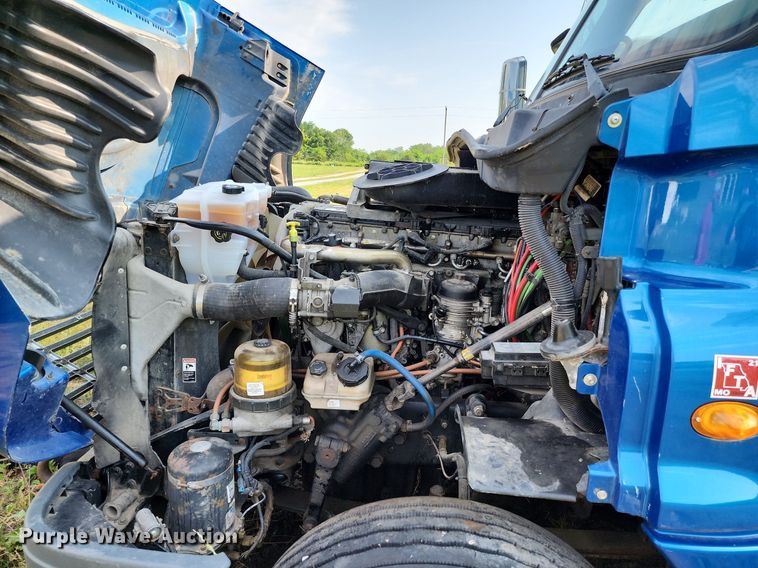 image for item LE9124 2013 Freightliner Cascadia  semi truck