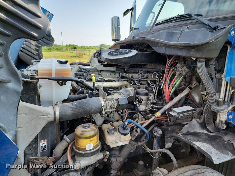 image for item LE9124 2013 Freightliner Cascadia  semi truck