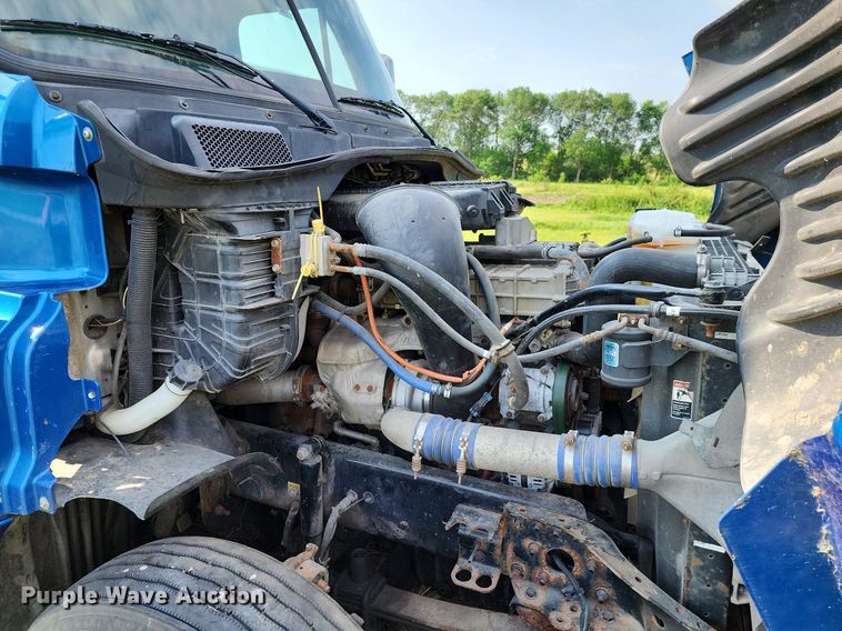 image for item LE9124 2013 Freightliner Cascadia  semi truck