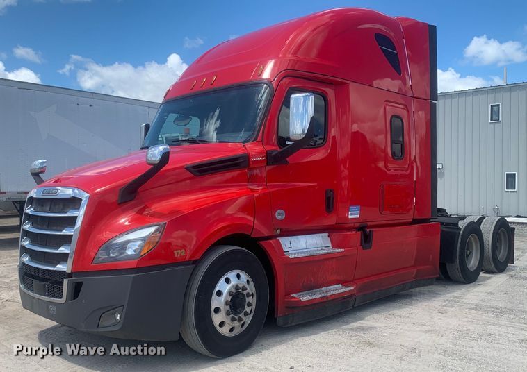 image for item LH9666 2018 Freightliner Cascadia 126  semi truck