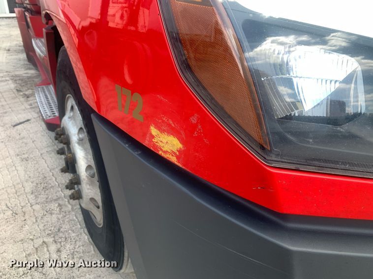 image for item LH9666 2018 Freightliner Cascadia 126  semi truck