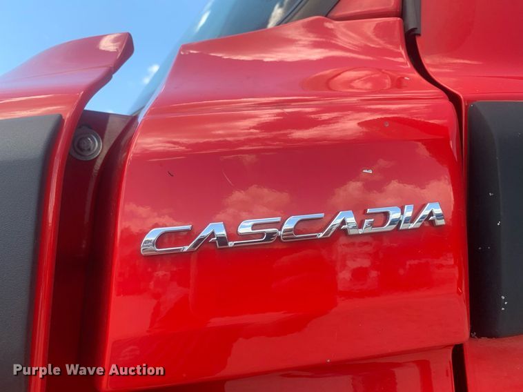 image for item LH9666 2018 Freightliner Cascadia 126  semi truck