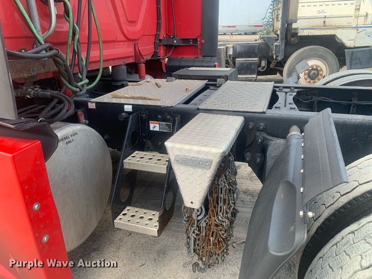 image for item LH9666 2018 Freightliner Cascadia 126  semi truck