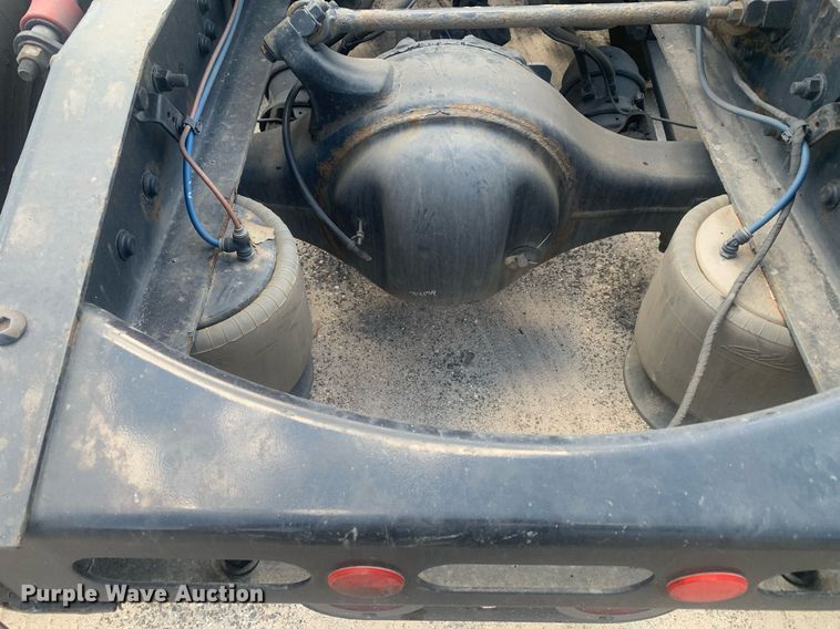 image for item LH9666 2018 Freightliner Cascadia 126  semi truck