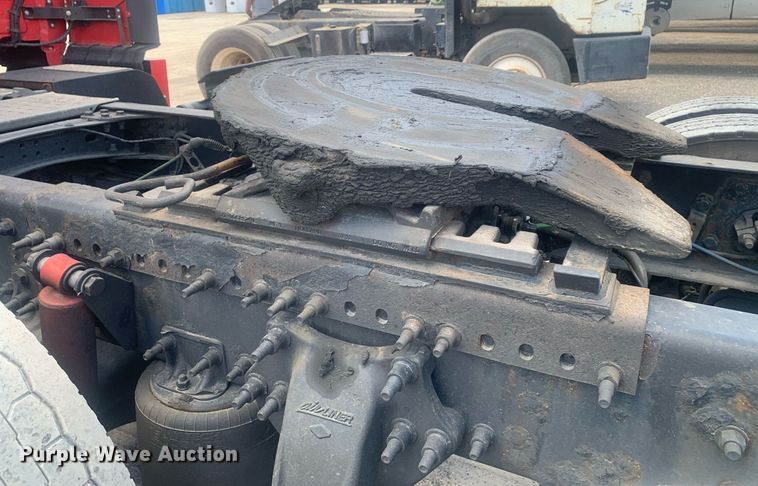 image for item LH9666 2018 Freightliner Cascadia 126  semi truck