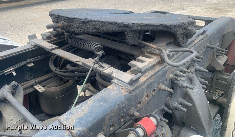 image for item LH9666 2018 Freightliner Cascadia 126  semi truck