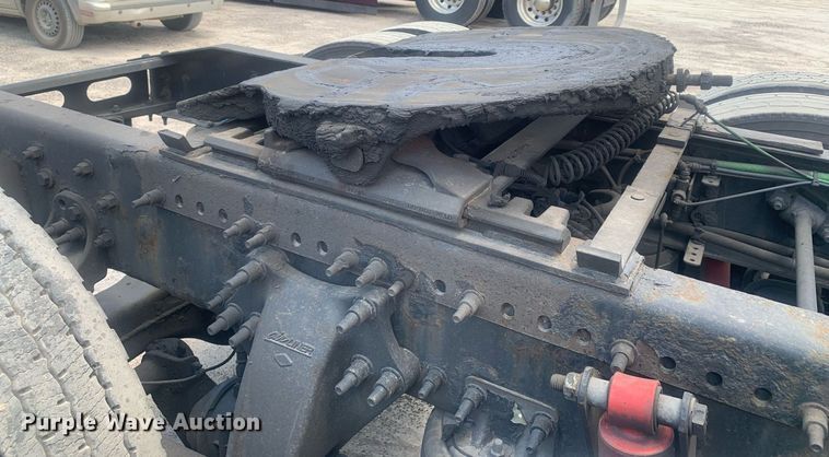 image for item LH9666 2018 Freightliner Cascadia 126  semi truck