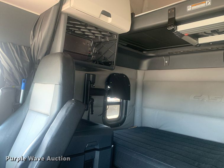 image for item LH9666 2018 Freightliner Cascadia 126  semi truck