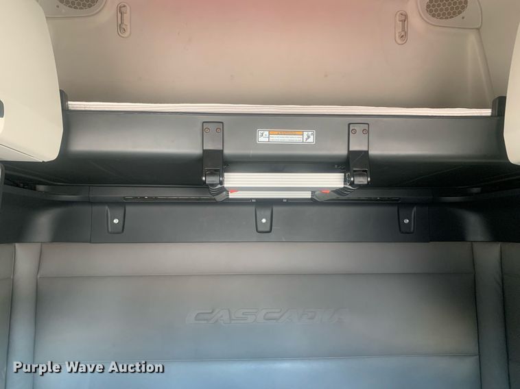 image for item LH9666 2018 Freightliner Cascadia 126  semi truck