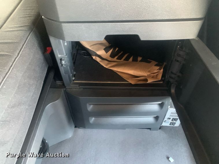 image for item LH9666 2018 Freightliner Cascadia 126  semi truck