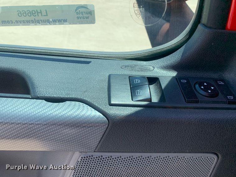 image for item LH9666 2018 Freightliner Cascadia 126  semi truck