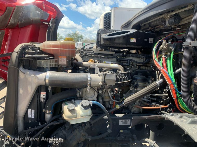 image for item LH9666 2018 Freightliner Cascadia 126  semi truck