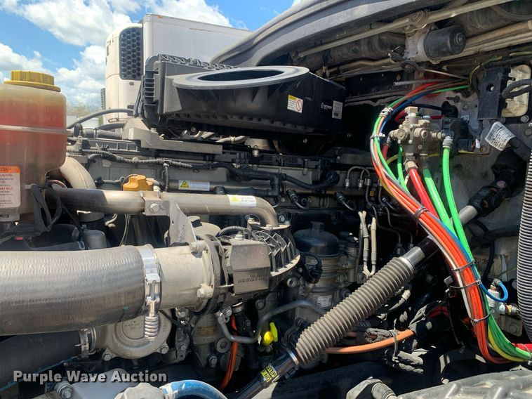 image for item LH9666 2018 Freightliner Cascadia 126  semi truck