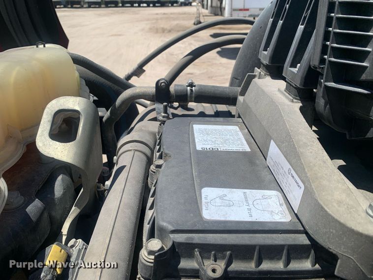 image for item LH9666 2018 Freightliner Cascadia 126  semi truck