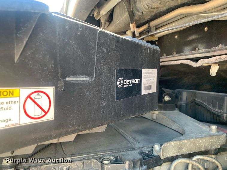 image for item LH9666 2018 Freightliner Cascadia 126  semi truck