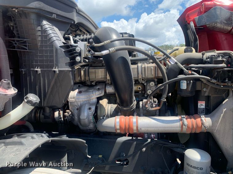 image for item LH9666 2018 Freightliner Cascadia 126  semi truck