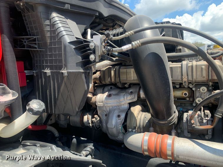 image for item LH9666 2018 Freightliner Cascadia 126  semi truck