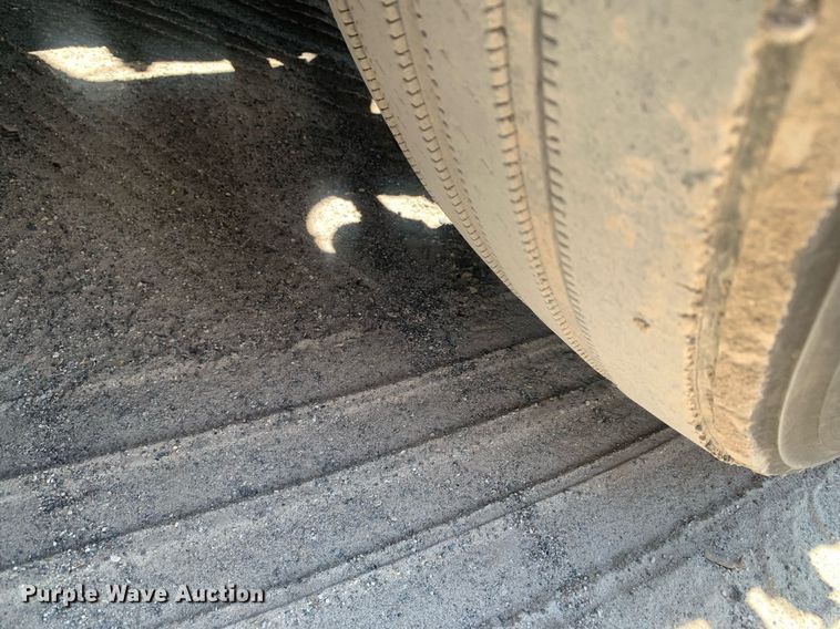 image for item LH9666 2018 Freightliner Cascadia 126  semi truck