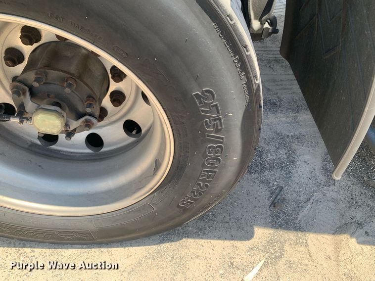 image for item LH9666 2018 Freightliner Cascadia 126  semi truck