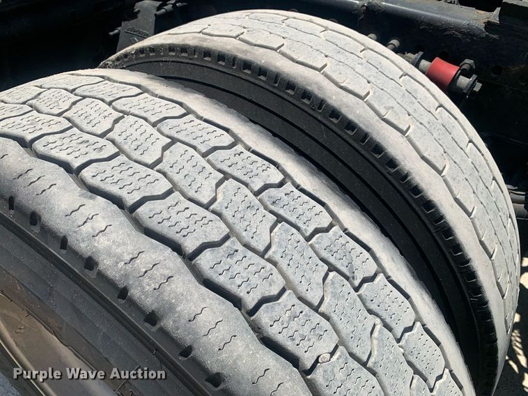 image for item LH9666 2018 Freightliner Cascadia 126  semi truck