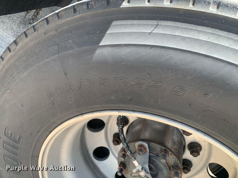 image for item LH9666 2018 Freightliner Cascadia 126  semi truck