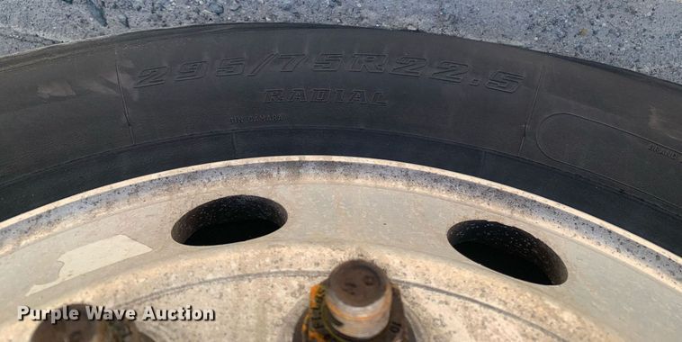 image for item LH9666 2018 Freightliner Cascadia 126  semi truck