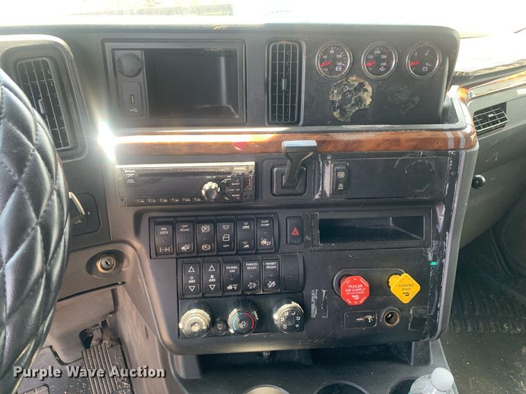 image for item LH9667 2020 International LT625  semi truck