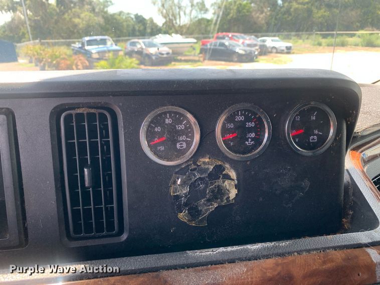 image for item LH9667 2020 International LT625  semi truck